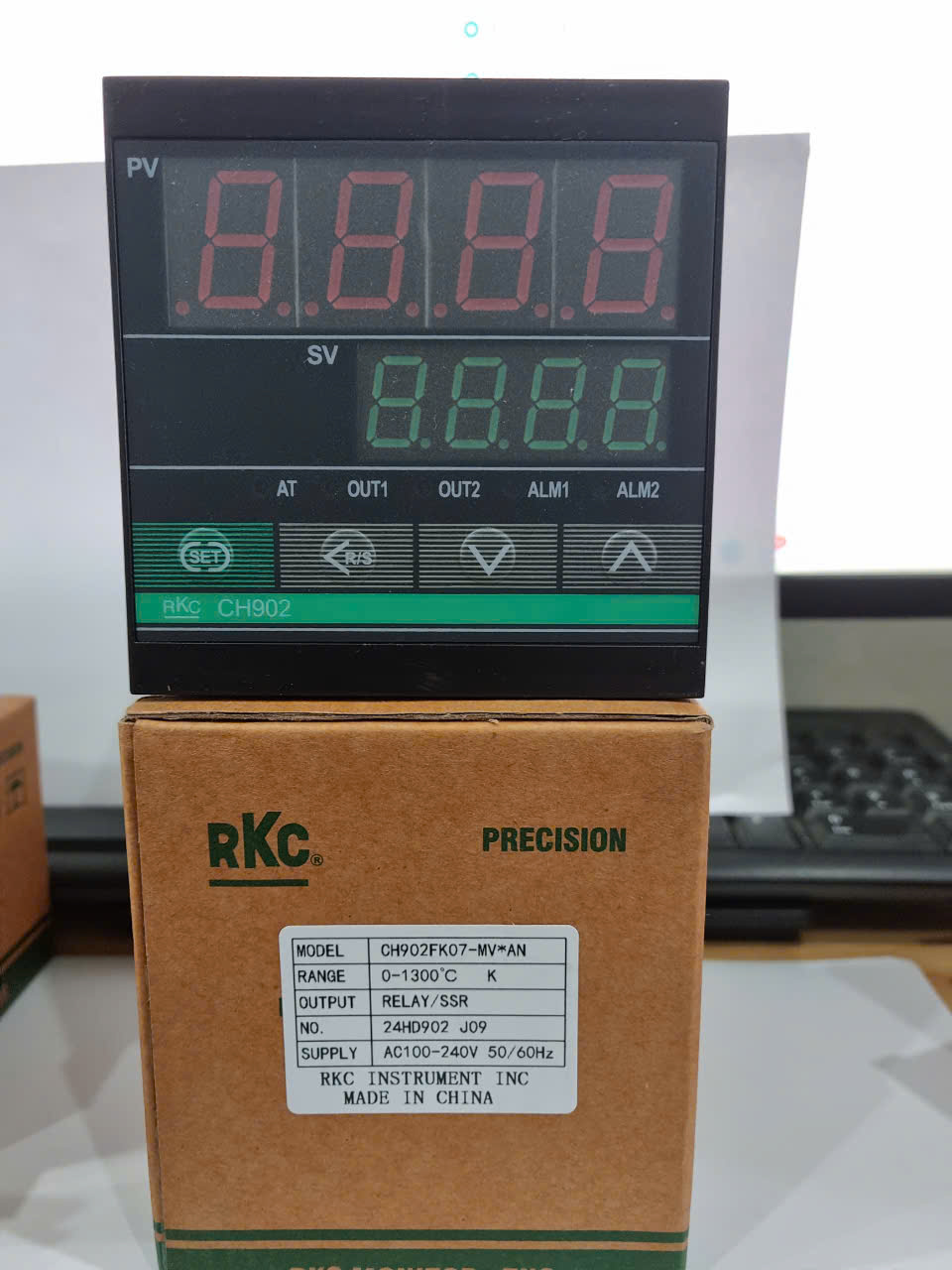 Bộ điều khiển nhiệt độ RKC CH902